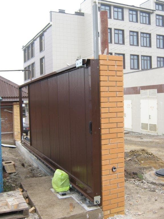 Производим установку откатных ворот в Новочеркасске, беремся за проекты любой сложности. Опыт работы наших сотрудников - более 12 лет. Цены Вас приятно удивят.