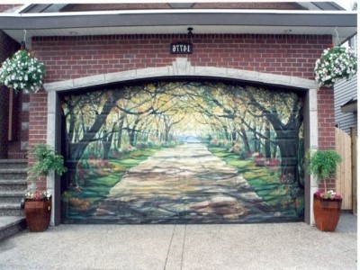 Красивый рисунок на гаражных воротах
